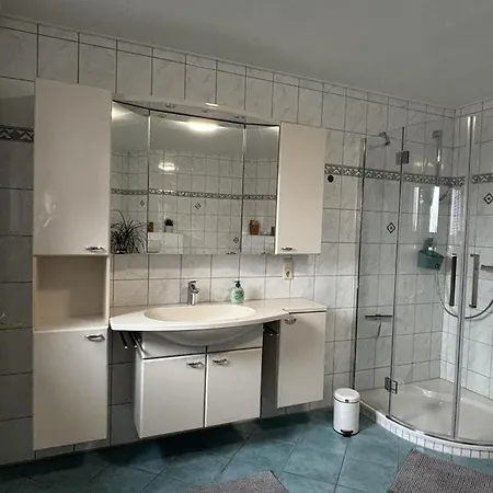 Neu! Zwei Linden Apartamento *