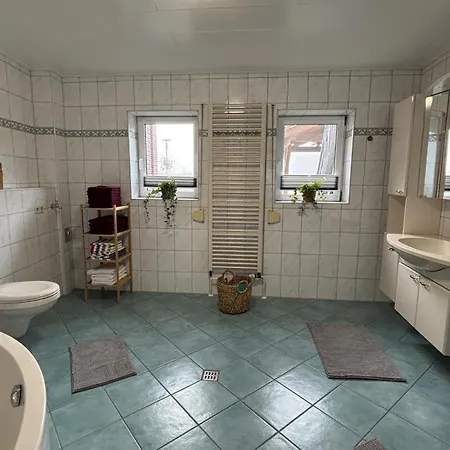 Neu! Zwei Linden Apartamento